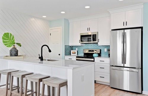 Colington House | That's What Sea Said: Waterfront, Spa, Pets OK
