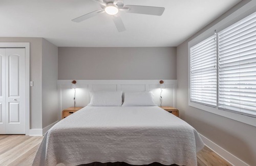Yaupon Beach Condo | The Beach House at Oak Island 102: 1BR Apartment King + QSS