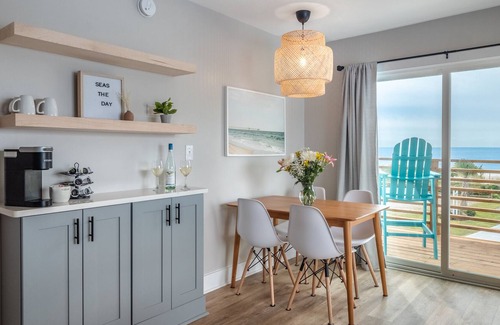 Yaupon Beach Condo | The Beach House at Oak island 201: 2BR Apartment King, King, QSS