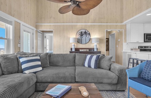 Oak Island House | The Beachcomber: Spacious, Family-friendly, Dog-friendly, Oceanfront Home with G