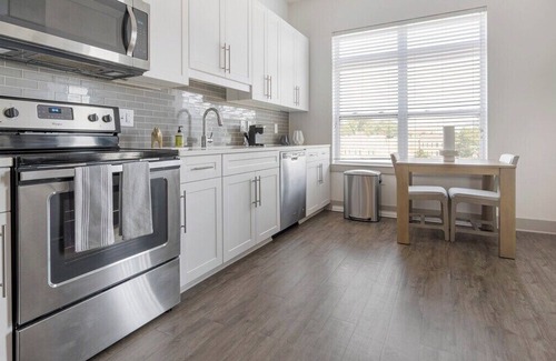 Dilworth Apartment | The Charlotte Vibe 8719