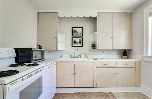 Downtown House | The City Charmer- Mordecai- 5 min to DWTN/Pets
