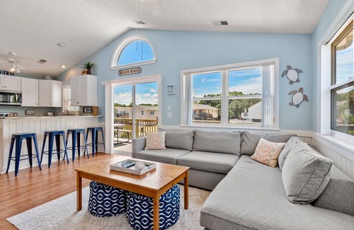 Colington House | The Coconut Cottage: 3-bedroom Soundside Cottage, Short Stays Anytime!