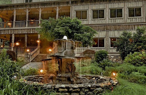 Chimney Rock Hotel | The Esmeralda Inn and Restaurant
