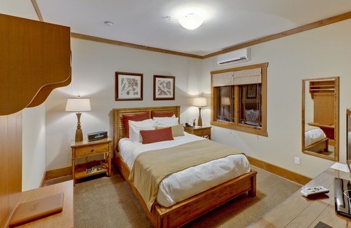 Chimney Rock Bed & Breakfast | The Esmeralda Inn, Restaurant and Spa - No Cleaning Fees!