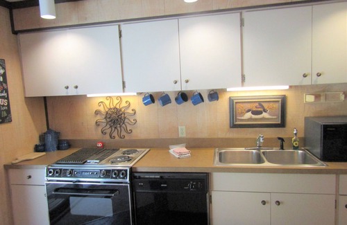 Sugar Mountain Condo | The Glen Condominimums 2/2. Golf course views! Rented by Sugar Mtn Lodging