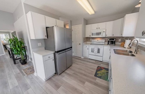Sea Scape Apartment | The Lookout close beach access, golf course view