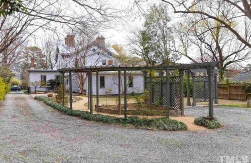 Historic Oakwood House | The Raleigh Oakwood Inn Vacation Home