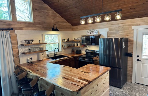 Deep Gap Cabin | The Sleeping Bear’s Lair | Powder Horn | Dogs OK
