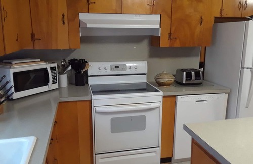 Harbinger House | The Waterfield Place is a lovely 8 person home on 5 acres near the Outer Banks.