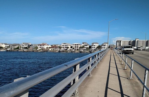 Airlie Condo | The Waterway 233: 1BR, 1BA, sleeps 4 - Apartment with complex pool!