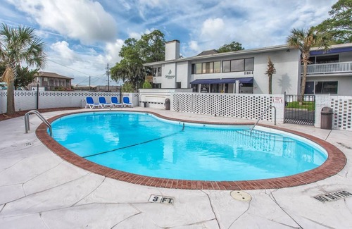 Airlie Condo | The Waterway 233: 1BR, 1BA, sleeps 4 - Apartment with complex pool!