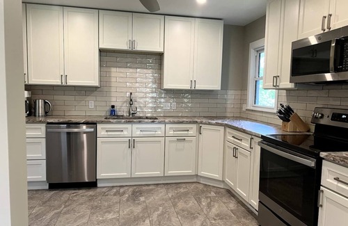 Asheville House | This house is a 3 bedroom(s), 2 bathrooms, located in Asheville, NC.