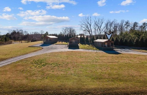Tryon House | Tiny Cabin 1- Near Tryon Equestrian Center