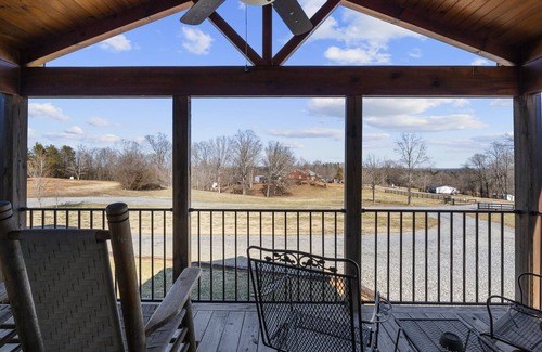Tryon Cabin | Tiny Cabin 2- Near Tryon Equestrian Center