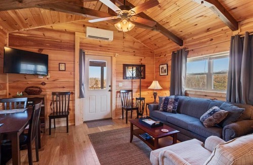 Tryon House | Tiny Cabin 2- Near Tryon Equestrian Center