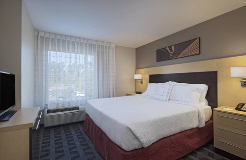 Terry Sanford Hotel | TownePlace Suites Fayetteville Cross Creek