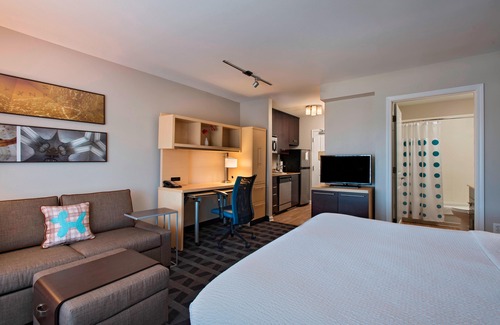 Terry Sanford Hotel | TownePlace Suites Fayetteville Cross Creek
