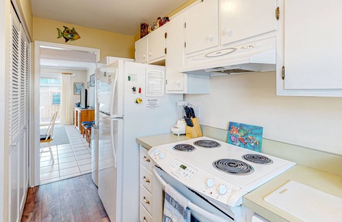 Pine Knoll Shores Condo | Townhouse style condo at Pine Knoll Townes