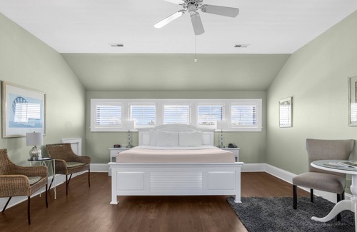Historic Downtown Manteo Apartment | Tranquil House Inn - Downtown Waterfront Manteo - 1 King Large Premium Room 33