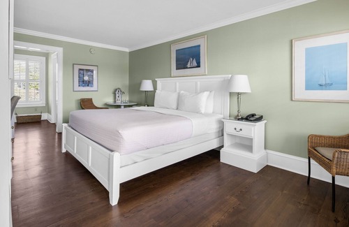 Historic Downtown Manteo Apartment | Tranquil House Inn - Downtown Waterfront Manteo - 1 King Premium Room 21