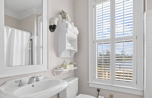 Historic Downtown Manteo Apartment | Tranquil House Inn - Downtown Waterfront Manteo - 1 Queen premium Rm 12