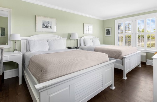 Historic Downtown Manteo Apartment | Tranquil House Inn - Downtown Waterfront Manteo - 2 Queens Premium Room 22