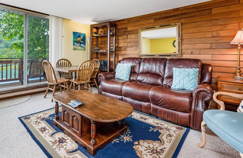 Sugar Mountain Condo | Tri-level townhouse on golf course w/views of pond, close to ice skating/tubing