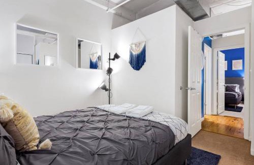 Downtown Apartment | Trifecta 2BR Free Parking Modern Superhost