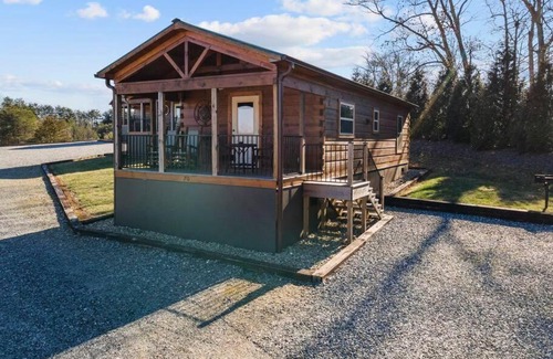 Tryon House | Tryon Tiny Cabin #3 minutes from Equestrian Center