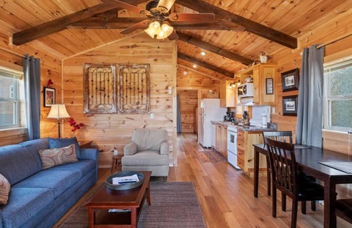 Tryon House | Tryon Tiny Cabin #3 minutes from Equestrian Center