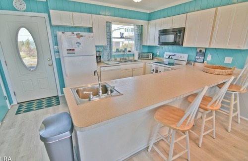 Topsail Beach House | Turtle Watch': Unwind with Ocean Views & Comfort