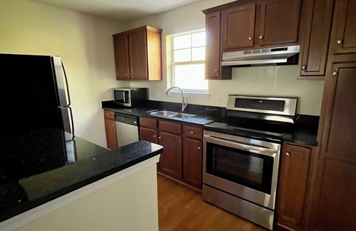 Dilworth Apartment | Unfurnished top floor condo in walkable, tree lined neighborhood