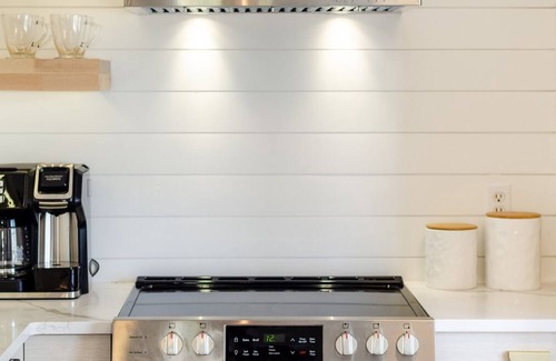 South End Apartment | Updated and wonderfully designed 4BR suite