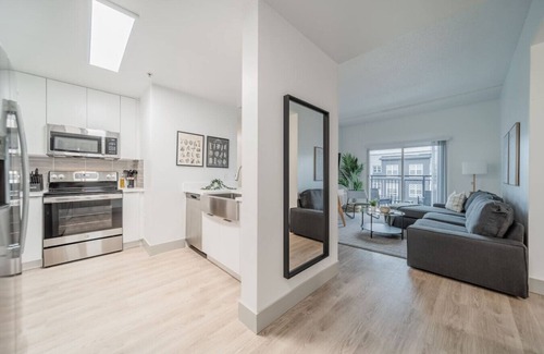 Charlotte Center City Apartment | Uptown Charlotte 3BR | Balcony & Views