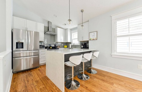 Colington House | Urban Boutique Beach House. EV charger. HOT TUB. Sleeps 8