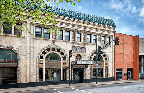 Downtown Asheville Apartment | 121 m² Apartment ∙ 2 bedrooms ∙ 4 guests