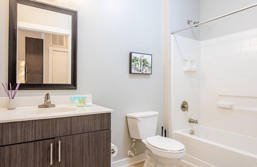 Plaza Midwood Apartment | Viagem Fashionable Studio in Vibrant Area