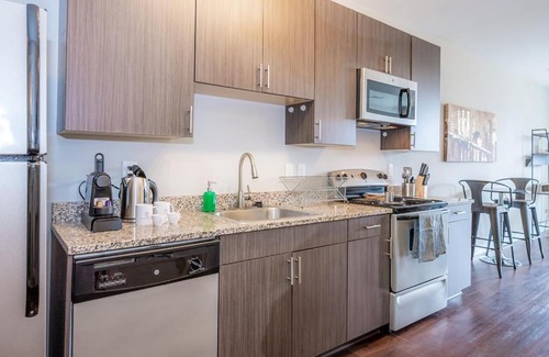 Plaza Midwood Apartment | Viagem Fashionable Studio in Vibrant Area