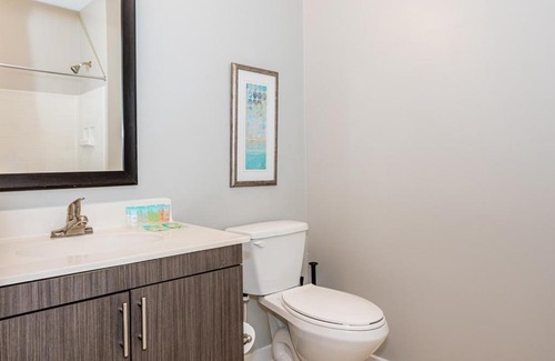 Plaza Midwood Apartment | Viagem Modern Studio with Parking