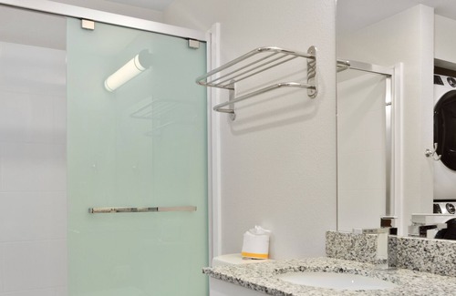 Charlotte Apartment | Viagem Welcoming 1BR with Gym 10min to City