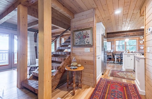 Highlands Cabin | VIEW! Romantic Cabin for 2 - Secluded yet close to picturesque Highlands