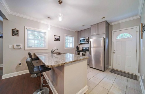 Villa Heights House | Villa Heights/NoDa Area – Modern 2BR Apartment w/Parking