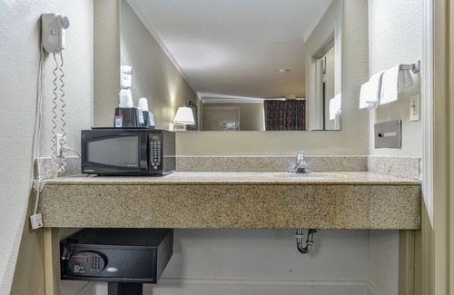 East Raleigh Hotel | Wake Inn