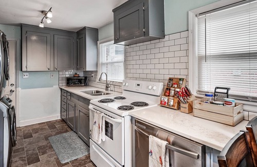 Plaza Midwood House | ★Walkable 2BR Plaza Midwood Bungalow★ Free Parking