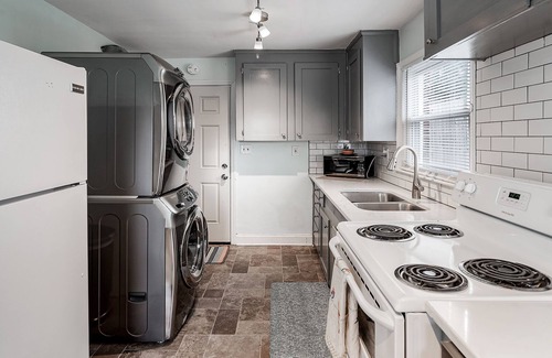 Plaza Midwood House | ★Walkable 2BR Plaza Midwood Bungalow★ Free Parking