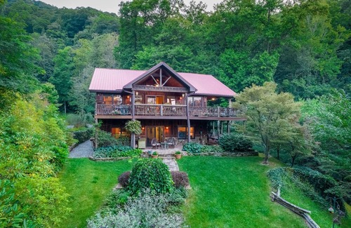 Whittier House | Waterfall Vista - A Luxurious Mountain Home Nestled in the Heart of the Smokies!