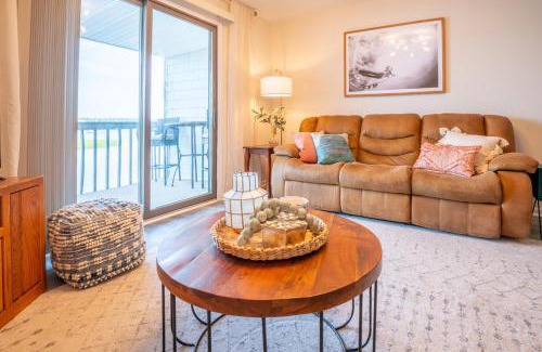 North Carolina Coast House | Waterfront condo one block to Oceanfront