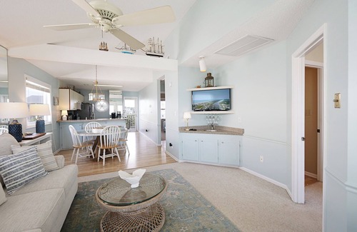 Holden Beach Condo | "Waters Edge 433-B" - Oceanfront Condo w/Community Pool, 2 Bedrooms/2 Bathrooms