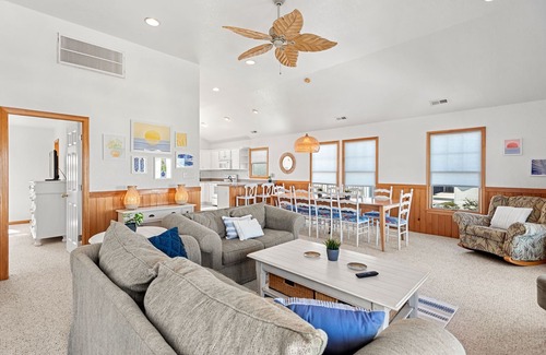Kill Devil Hills House | Weekend at Pinchy's: Oceanside, Short Walk to Beach, Private Pool & Spa